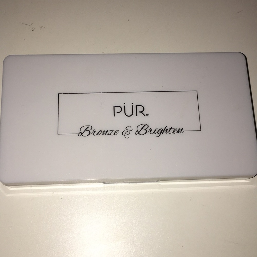 I’m selling a bronzing and highlighting trio.